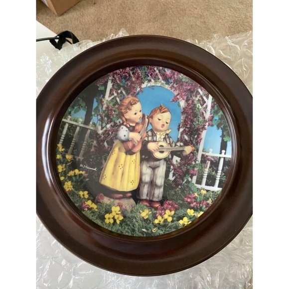 MJ Hummel Little Companions Collectors Plates - Lot of 6 with certificates - Picture 3 of 10